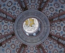 Мраморная базилика, размером с собор — все оттенки розового