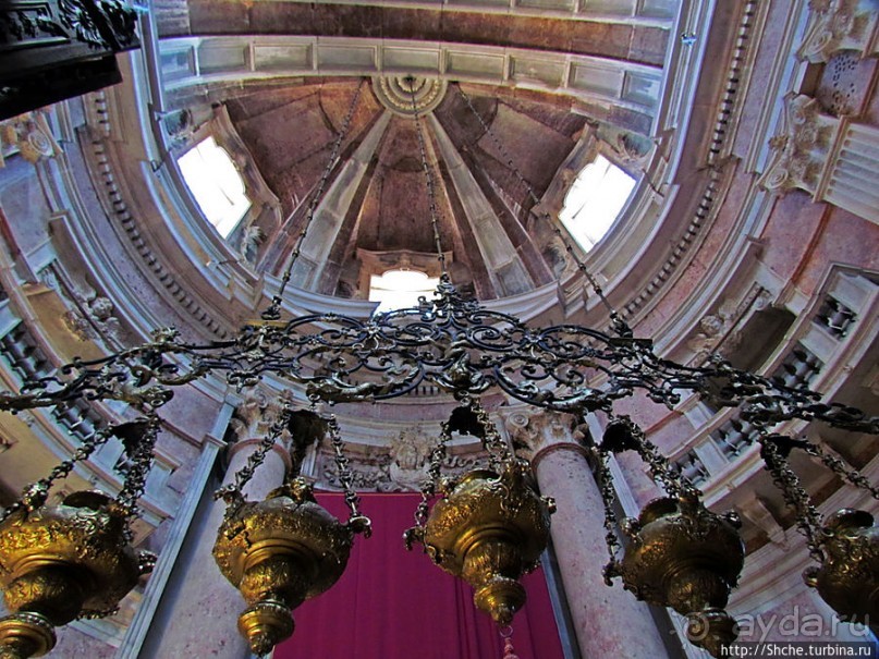 Мраморная базилика, размером с собор — все оттенки розового