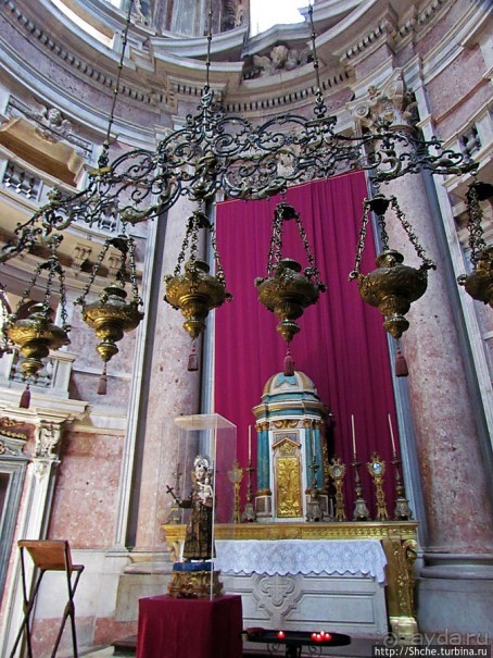 Мраморная базилика, размером с собор — все оттенки розового