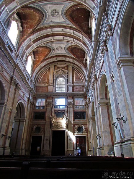 Мраморная базилика, размером с собор — все оттенки розового