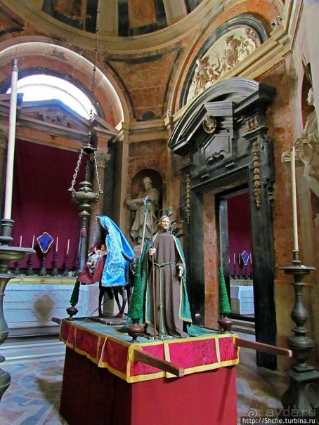 Мраморная базилика, размером с собор — все оттенки розового