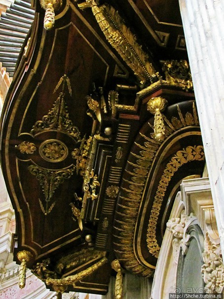 Мраморная базилика, размером с собор — все оттенки розового