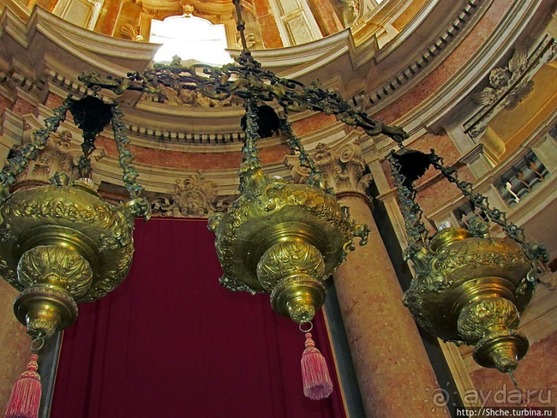 Мраморная базилика, размером с собор — все оттенки розового