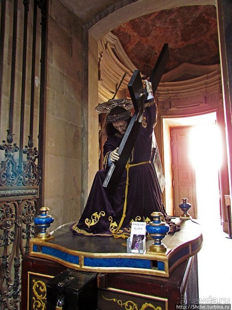 Мраморная базилика, размером с собор — все оттенки розового