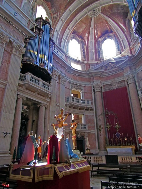 Мраморная базилика, размером с собор — все оттенки розового