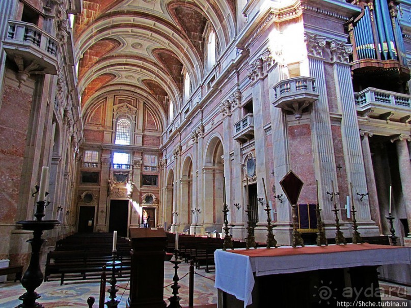 Мраморная базилика, размером с собор — все оттенки розового