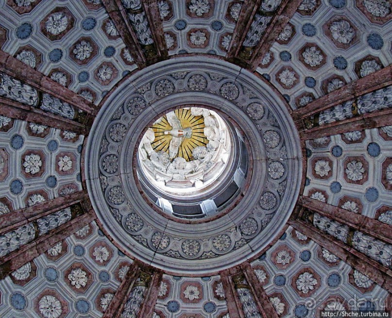 Мраморная базилика, размером с собор — все оттенки розового