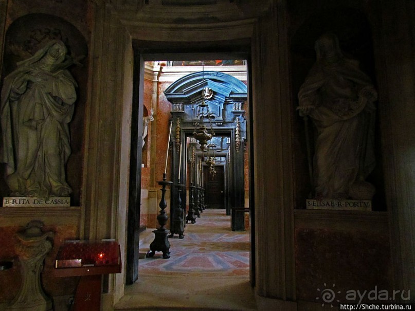 Мраморная базилика, размером с собор — все оттенки розового