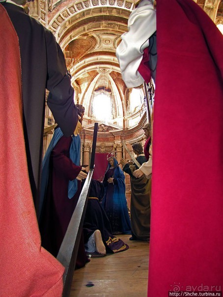 Мраморная базилика, размером с собор — все оттенки розового