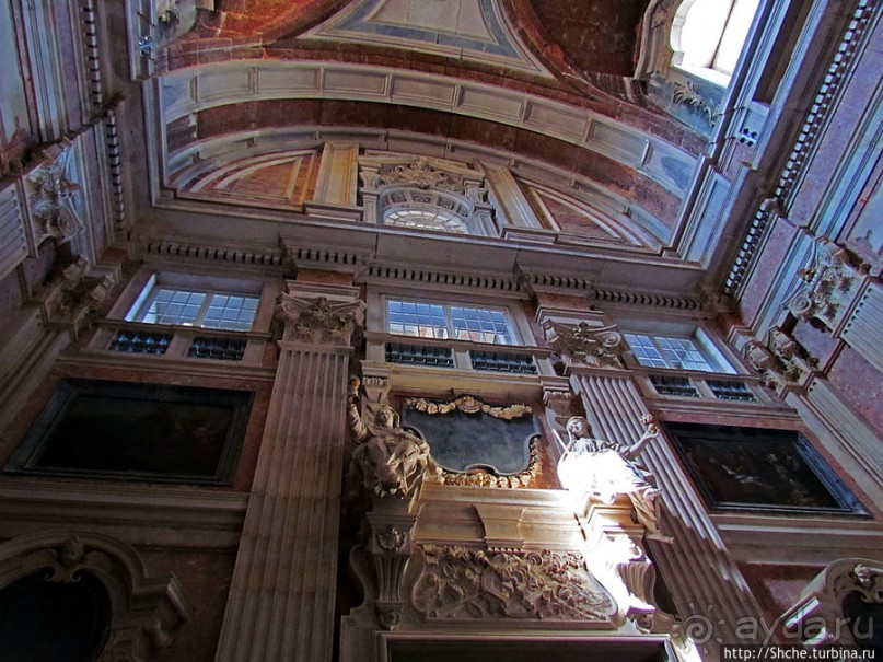 Мраморная базилика, размером с собор — все оттенки розового