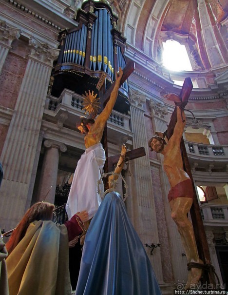 Мраморная базилика, размером с собор — все оттенки розового