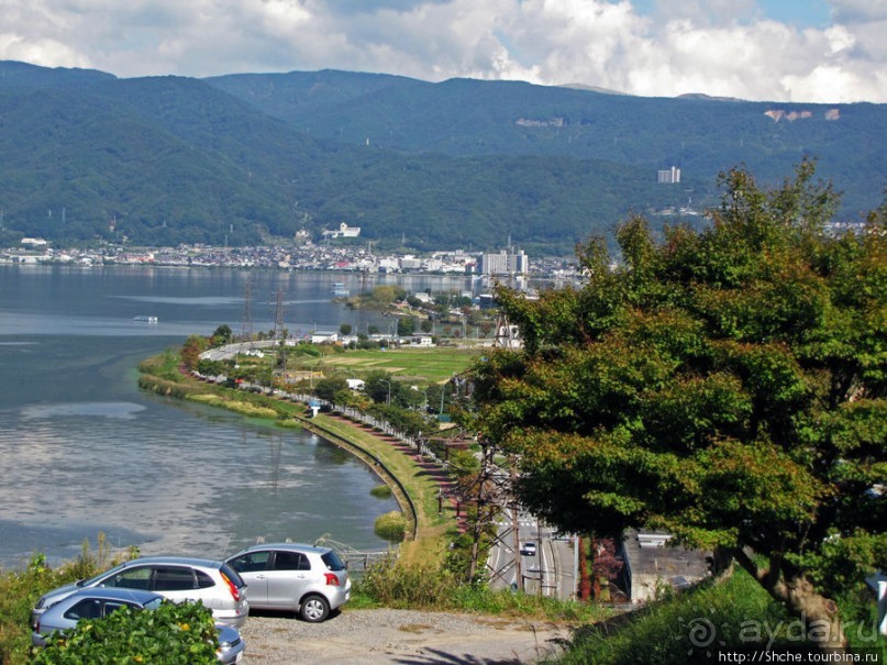 Короткая остановка с видом на озеро Suwako