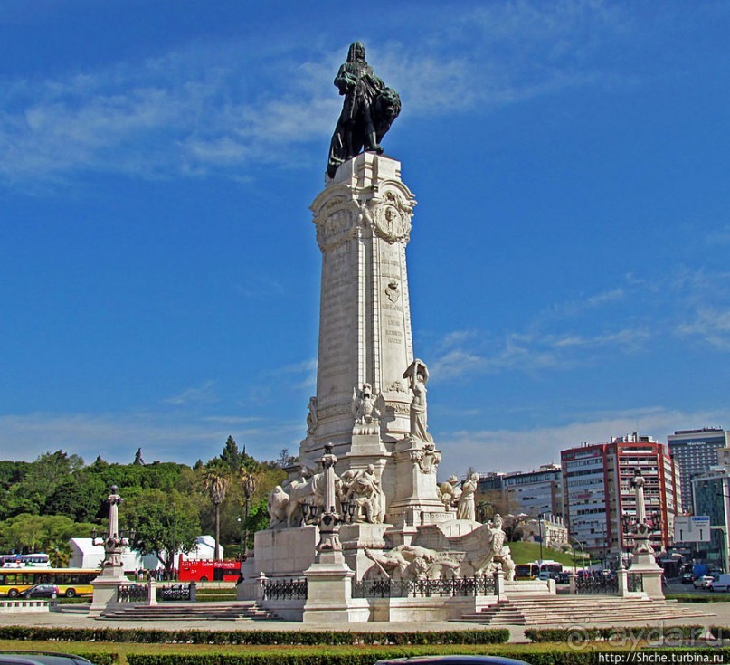 Памятник маркизу де Помбалю на одноименной площади
