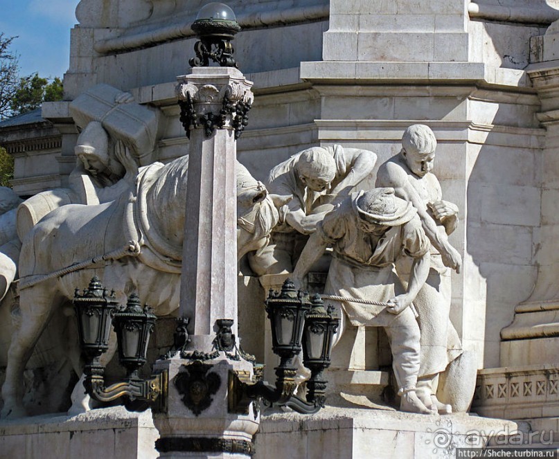 Памятник маркизу де Помбалю на одноименной площади