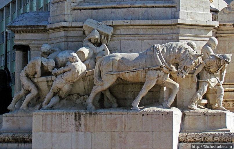 Памятник маркизу де Помбалю на одноименной площади