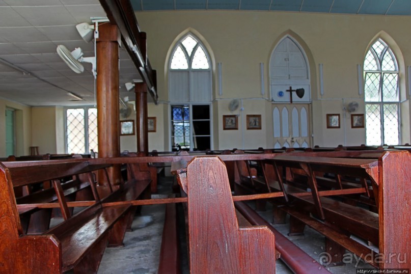 Одна из трех, перенесших разрушительные ураганы