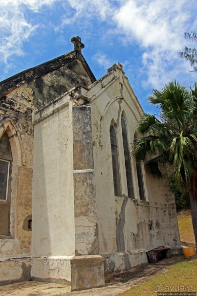 Одна из трех, перенесших разрушительные ураганы