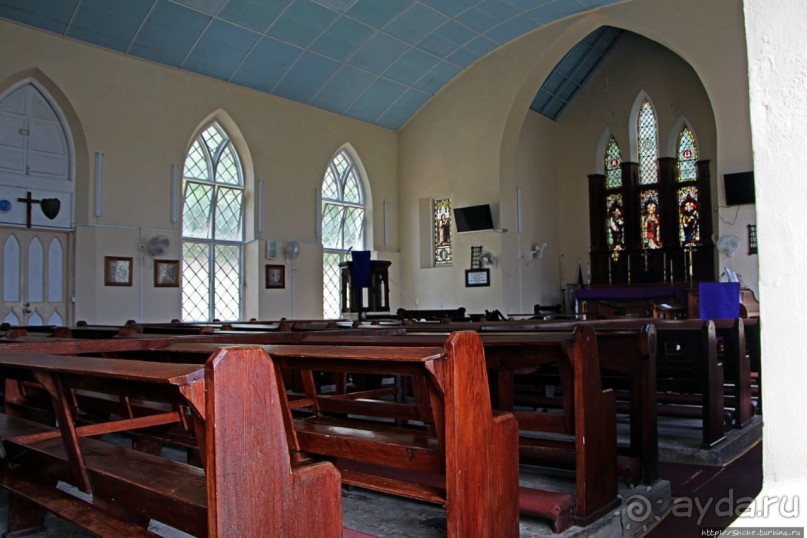 Одна из трех, перенесших разрушительные ураганы