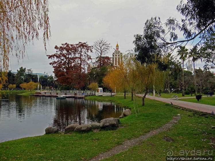 История и легенда озера Нури Гели в городском парке Батуми