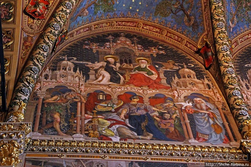 Рассмотрим по-внимательнее... детали Лорето