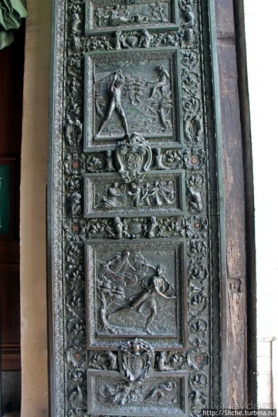 Рассмотрим по-внимательнее... детали Лорето