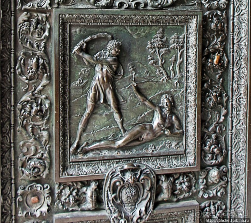 Рассмотрим по-внимательнее... детали Лорето