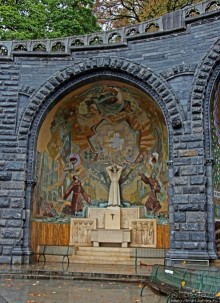 Базилика Богоматери Розария в Лурде (нижняя)