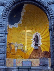 Базилика Богоматери Розария в Лурде (нижняя)