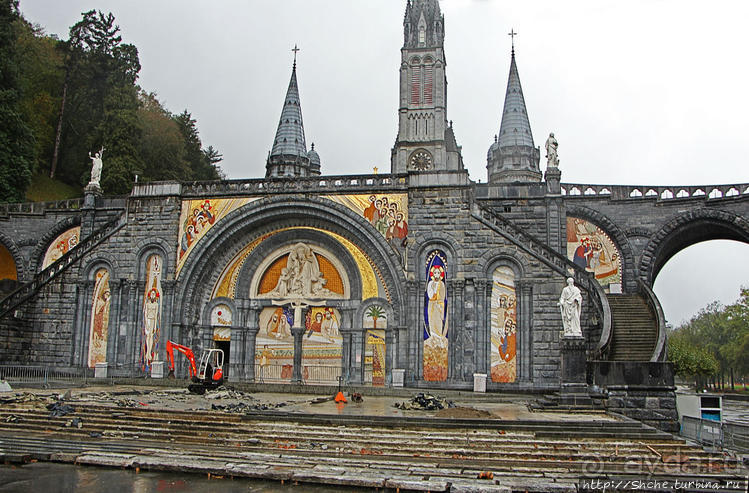 Базилика Богоматери Розария в Лурде (нижняя)