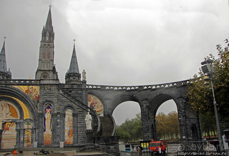 Базилика Богоматери Розария в Лурде (нижняя)