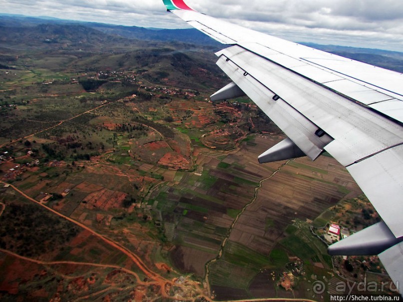 "Земля в иллюминаторе видна..." Красная, мадагаскарская