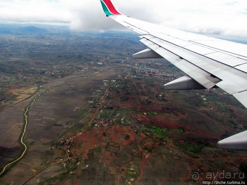 "Земля в иллюминаторе видна..." Красная, мадагаскарская