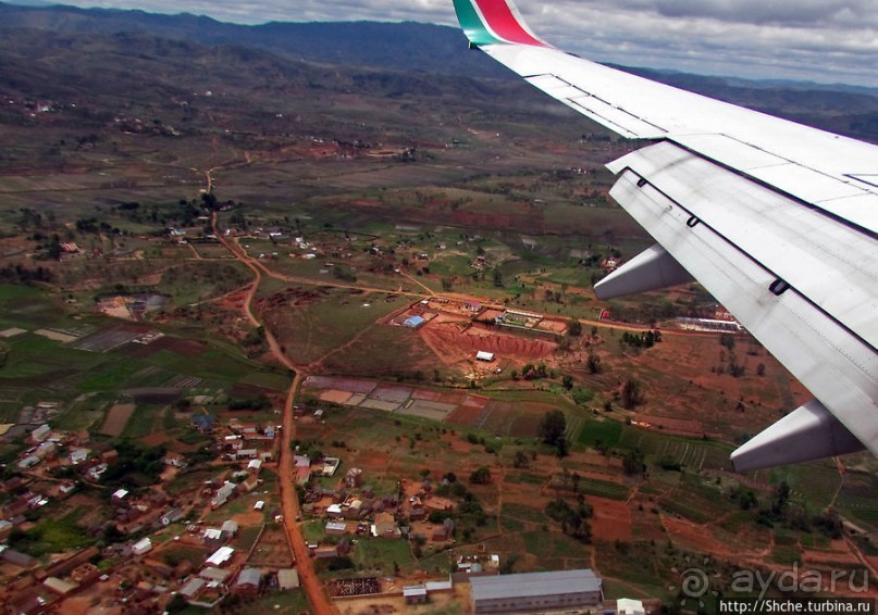 "Земля в иллюминаторе видна..." Красная, мадагаскарская
