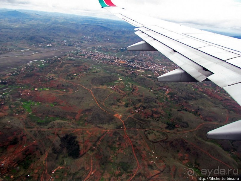 "Земля в иллюминаторе видна..." Красная, мадагаскарская