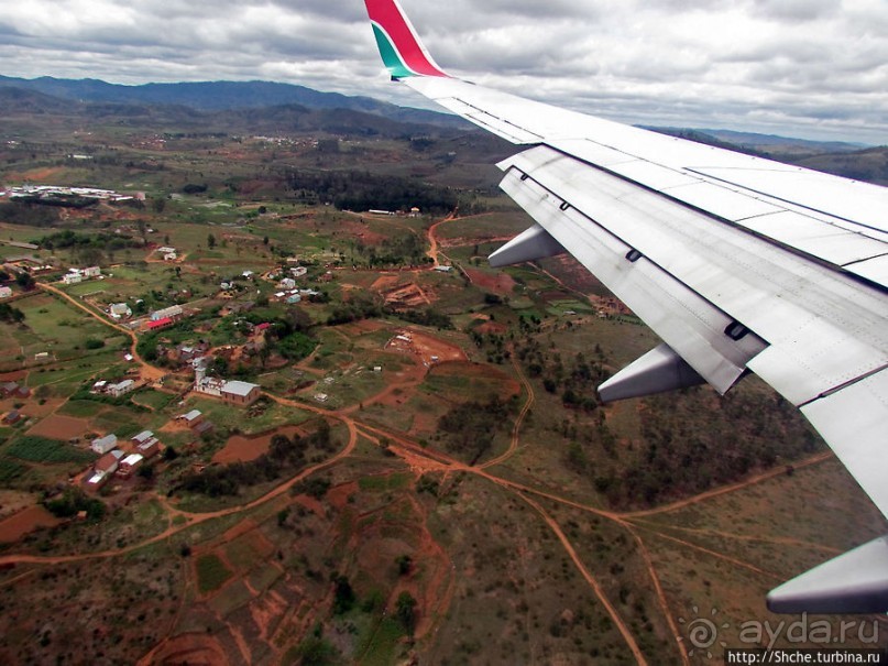"Земля в иллюминаторе видна..." Красная, мадагаскарская