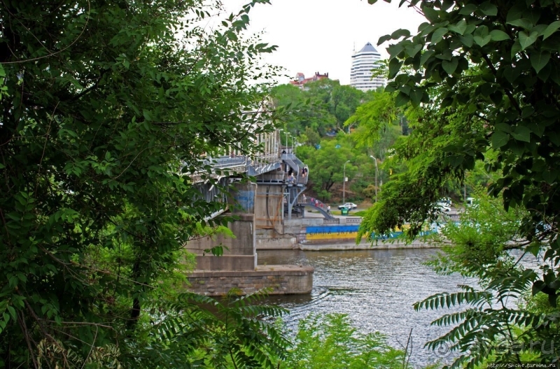 Монастырский остров на Днепре в Днепре