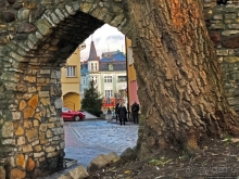 Городские стены Крапковице с башней Верхних ворот XIV века