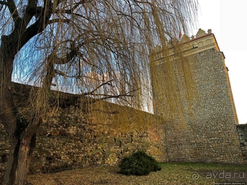 Городские стены Крапковице с башней Верхних ворот XIV века