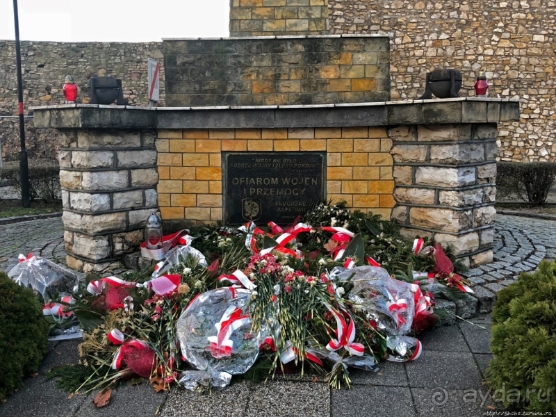 Городские стены Крапковице с башней Верхних ворот XIV века