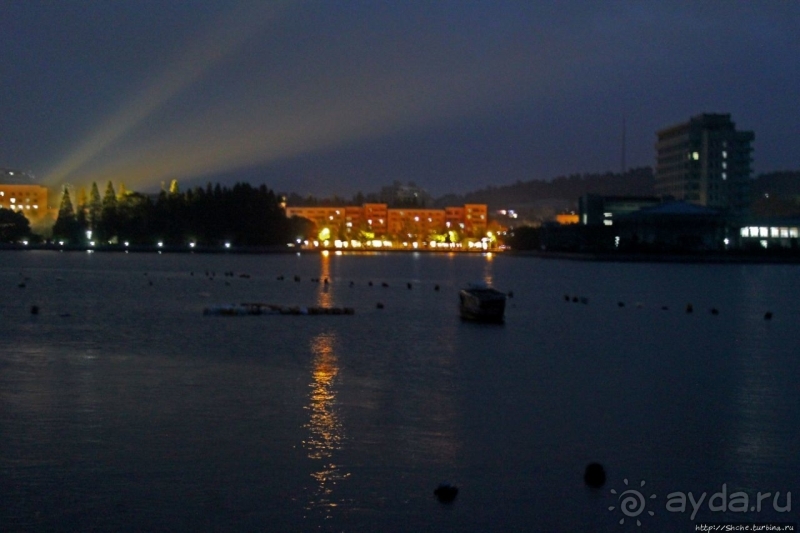 Ночной рынок морепродуктов на искусственном моле в Вонсане