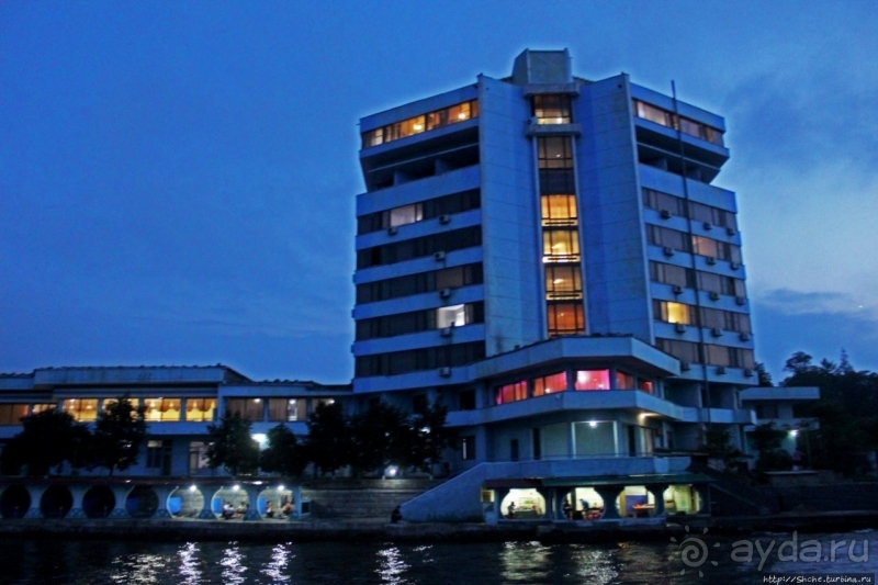 Ночной рынок морепродуктов на искусственном моле в Вонсане