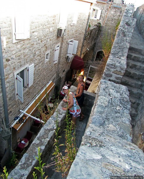 Прогулка по крепостной стене Старой Будвы