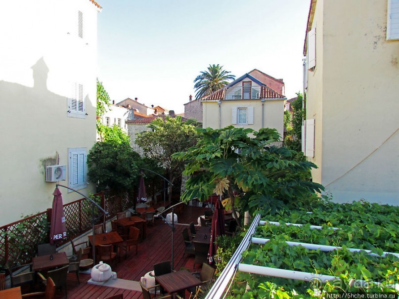 Прогулка по крепостной стене Старой Будвы