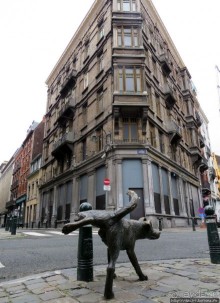 Кто писает в Брюсселе по утрам? Мальчик, девочка, ... собака