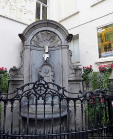 Кто писает в Брюсселе по утрам? Мальчик, девочка, ... собака