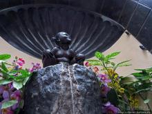 Кто писает в Брюсселе по утрам? Мальчик, девочка, ... собака