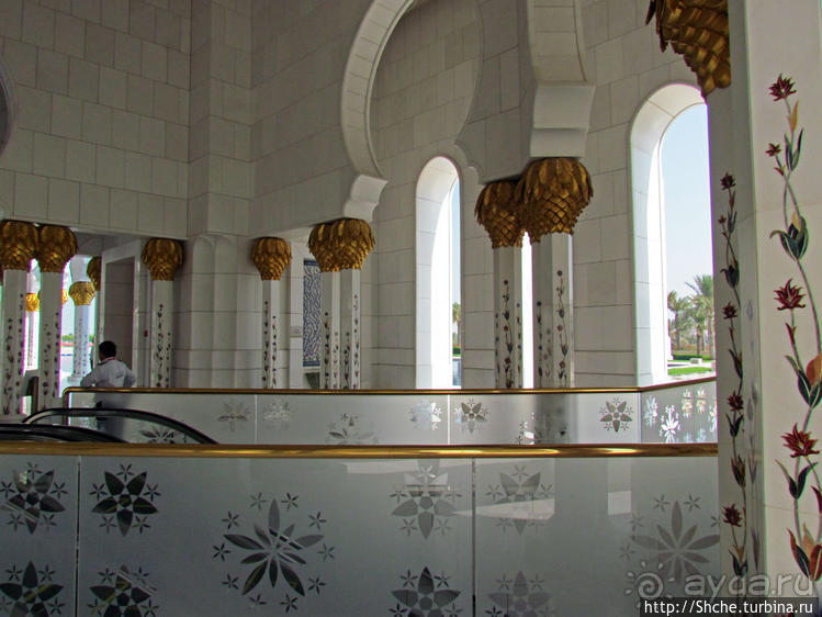 Мечеть шейха Зайда — Белоснежное чудо в песках Абу-Даби