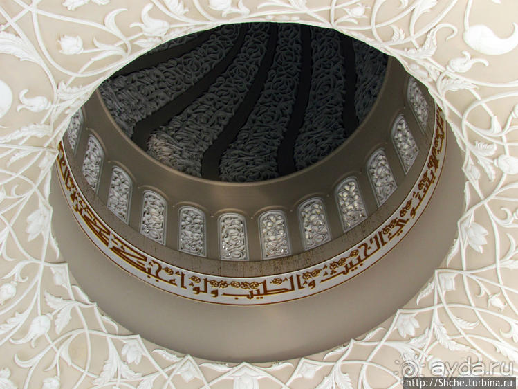 Мечеть шейха Зайда — Белоснежное чудо в песках Абу-Даби