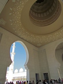 Мечеть шейха Зайда — Белоснежное чудо в песках Абу-Даби