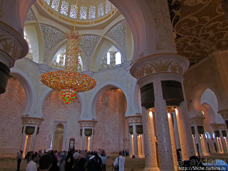 Мечеть шейха Зайда — Белоснежное чудо в песках Абу-Даби